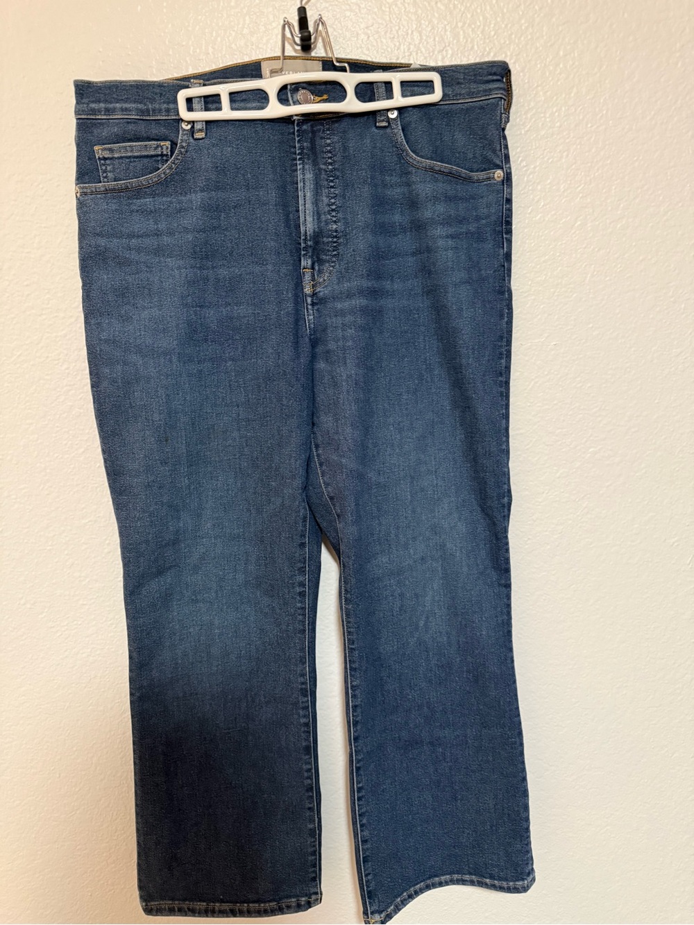 Everlane Women's Kick Crop Jeans in Dark Blue